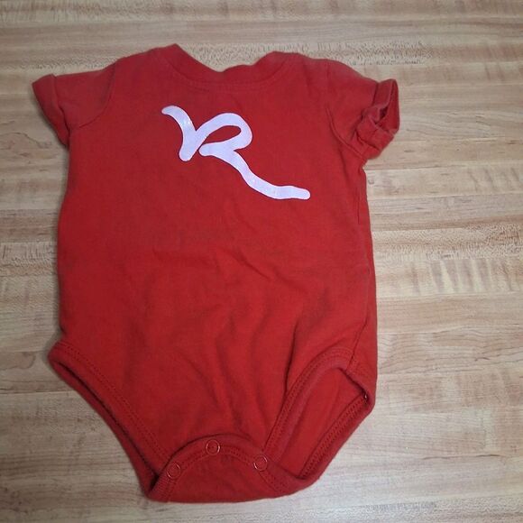 Vintage Rocawear Red Tee Gold Embroidered Logo Y2K Hip Hop One Piece 0-3 Months - Picture 1 of 5